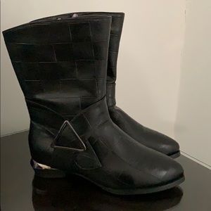 Woman’s Black Boots